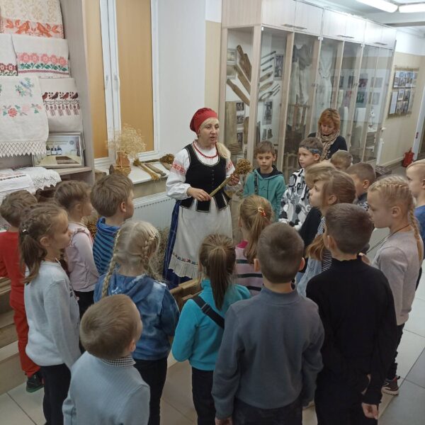 Выставка-презентация "Скарбы Лідскага краю".