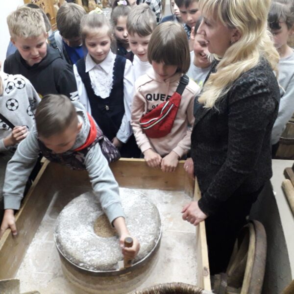 Выставка-презентация "Скарбы Лідскага краю".